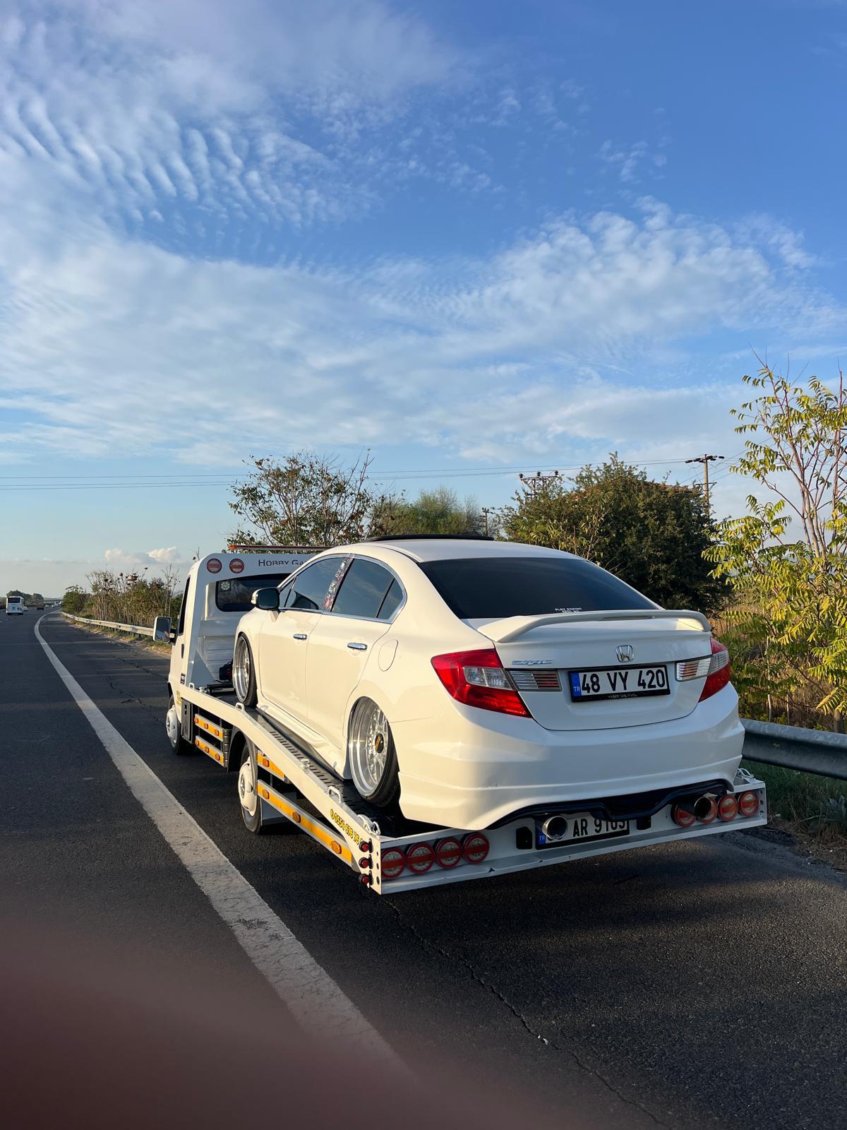 Hobby Garage İzmir oto çekici ile yapılan gerçek araç taşıma işi, kare 05