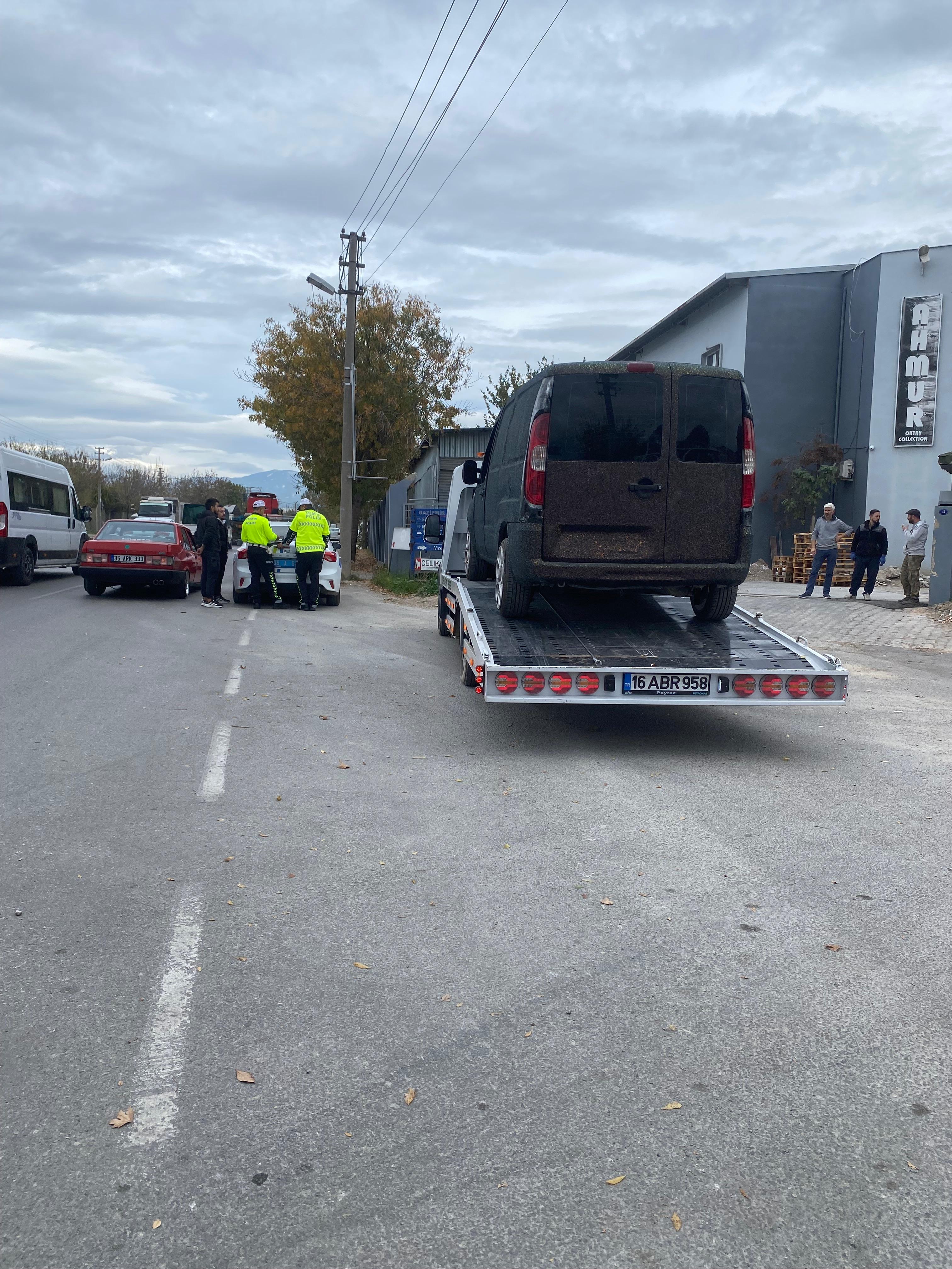 Hobby Garage İzmir oto çekici ile yapılan gerçek araç taşıma işi, kare 21